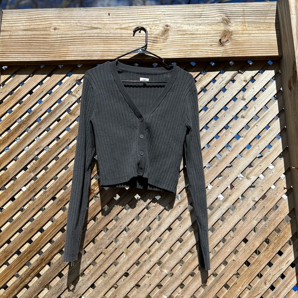 Aerie Black button up ribbed cropped sweater. Size L.